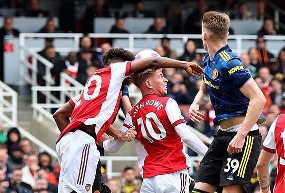 500彩票-枪手曼联大战争议频出 主裁尺度不一左右争4形势？