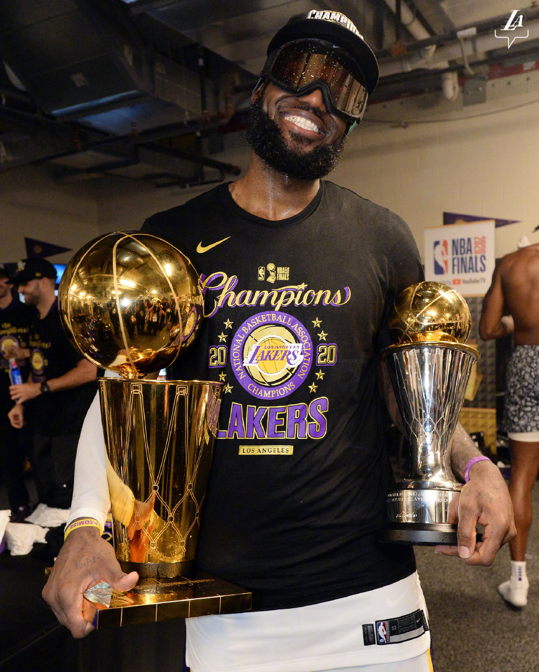 500万网彩票-球探：湖人在科比末期一塌糊涂！他们在詹姆斯加盟前就是个笑话！