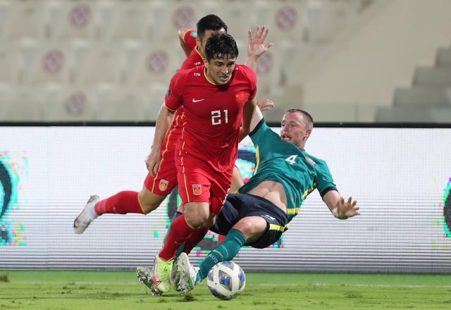 四归化齐上阵助国足不败 洛国富特里式堵枪眼真拼